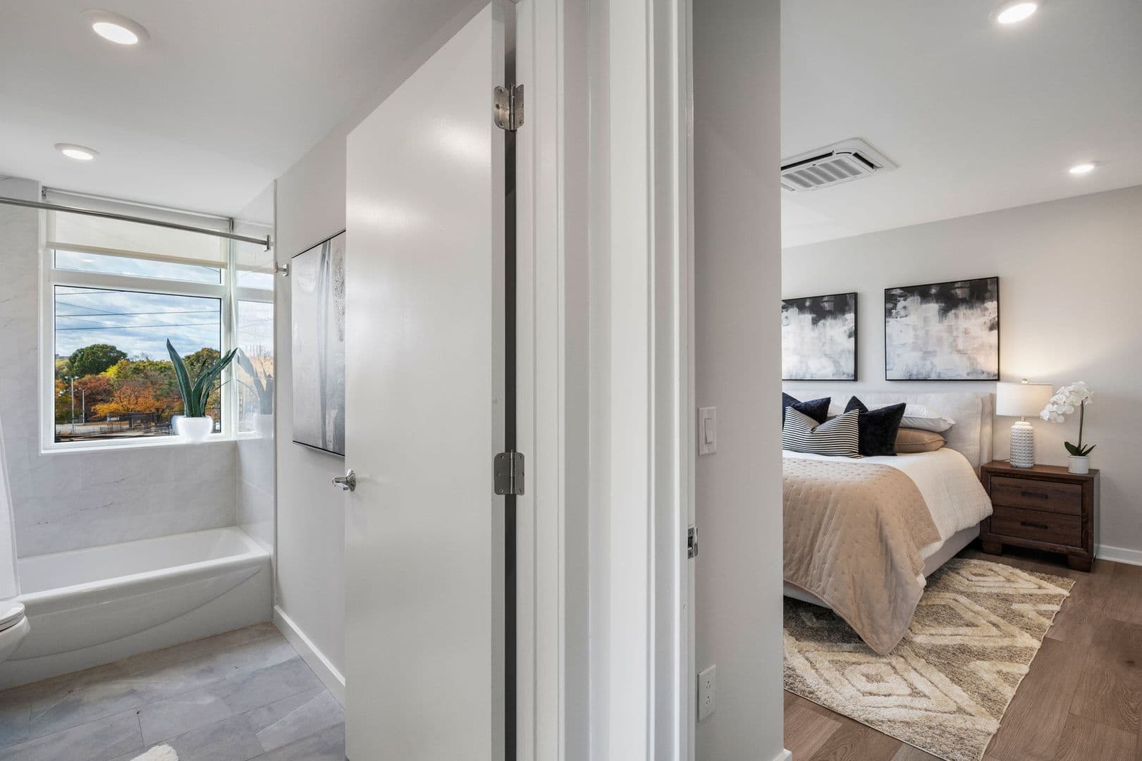 Philadelphia Apartment: 3449 Scotts Ln