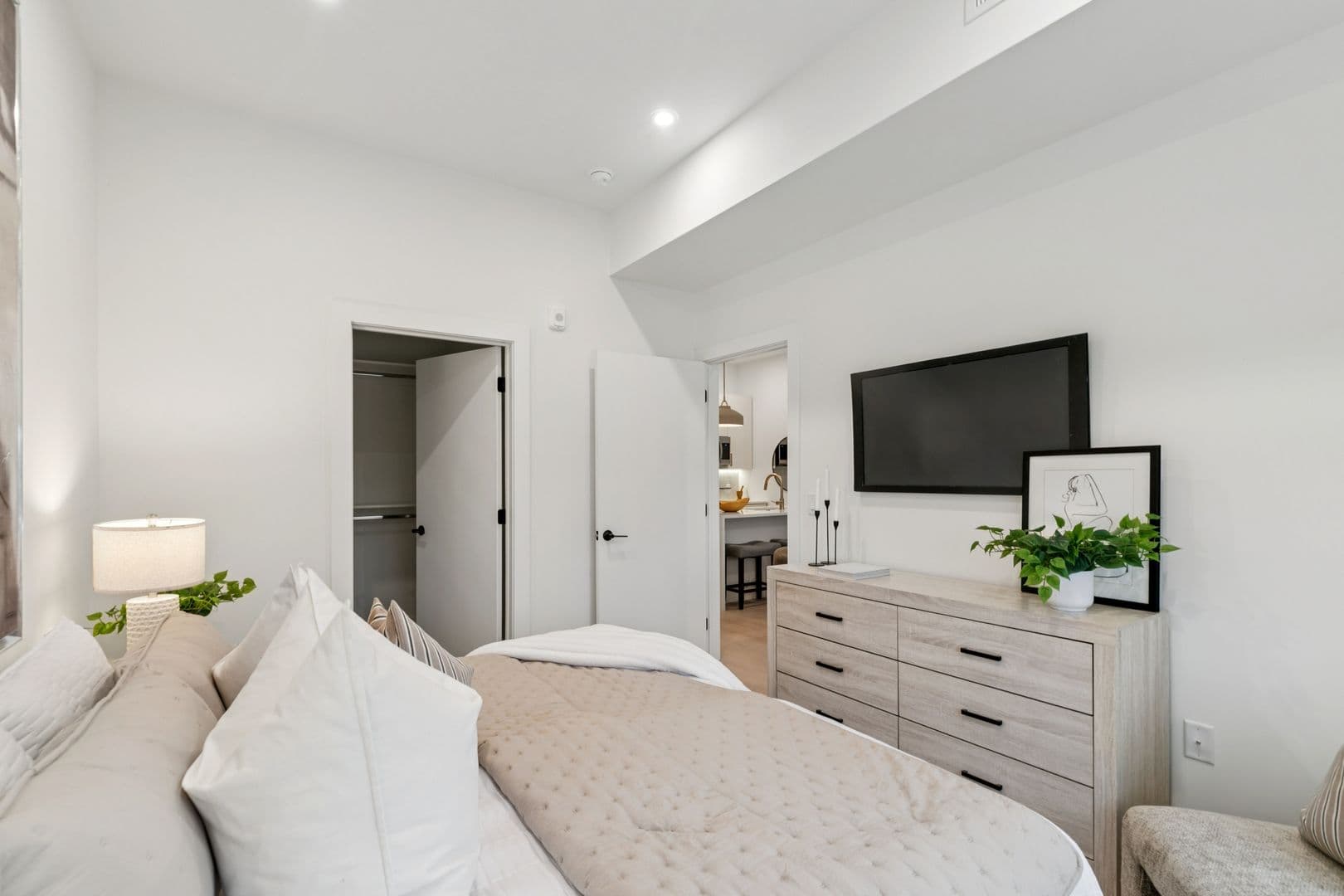Philadelphia Apartment: 20-30 W Allens Ln
