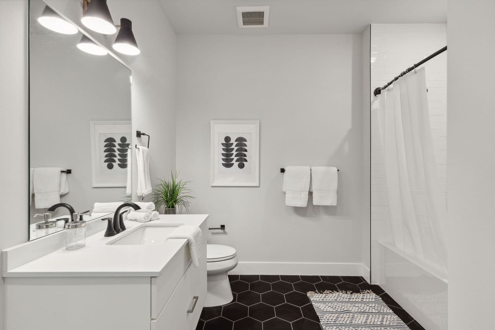 Philadelphia Apartment: 6910 Ridge Avenue