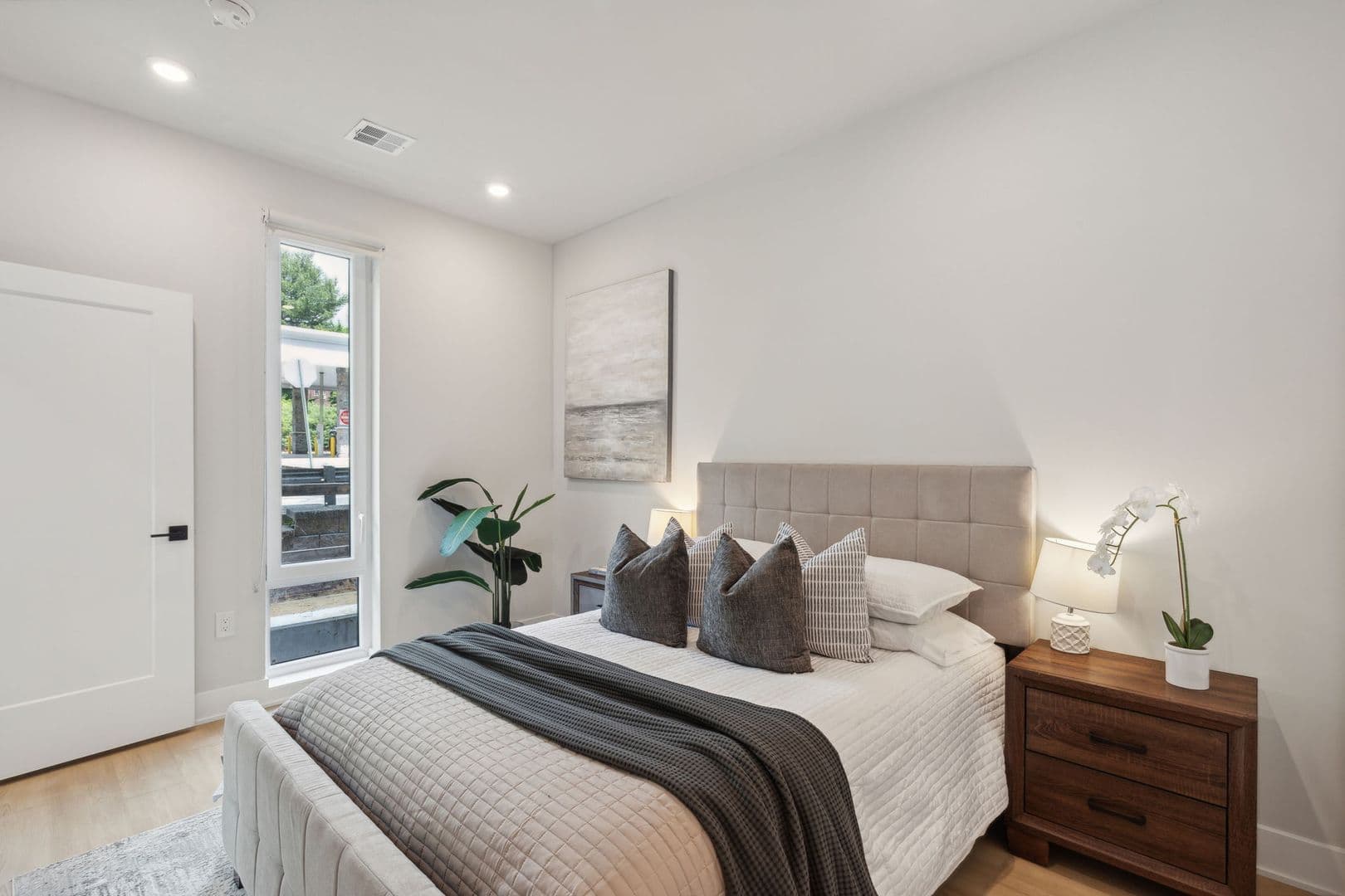 Philadelphia Apartment: 6910 Ridge Avenue