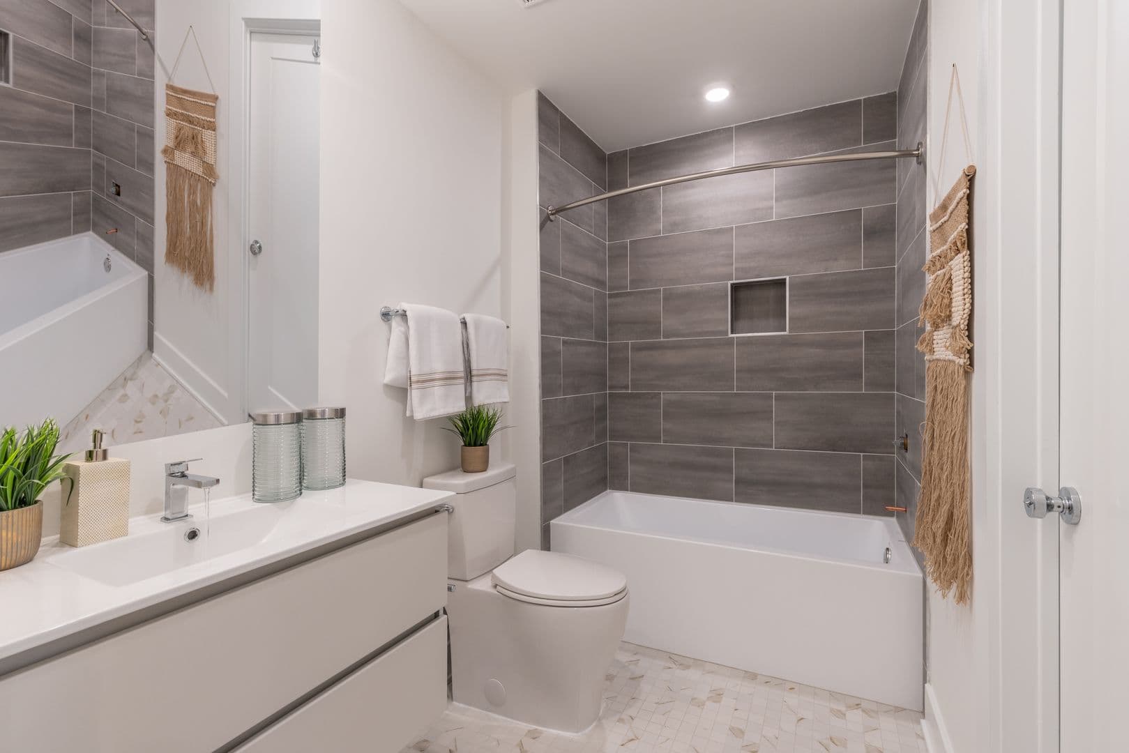 Philadelphia Apartment: 5545 Pulaski Avenue