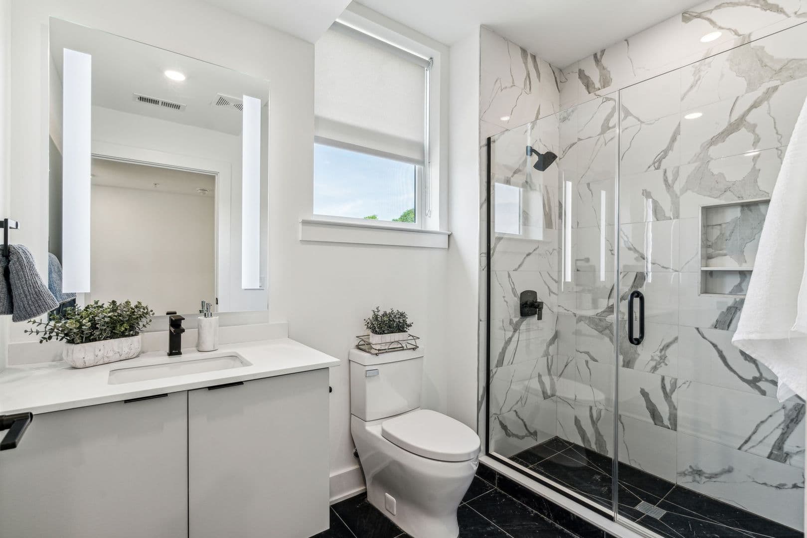 Philadelphia Apartment: 139 W Chelten Ave
