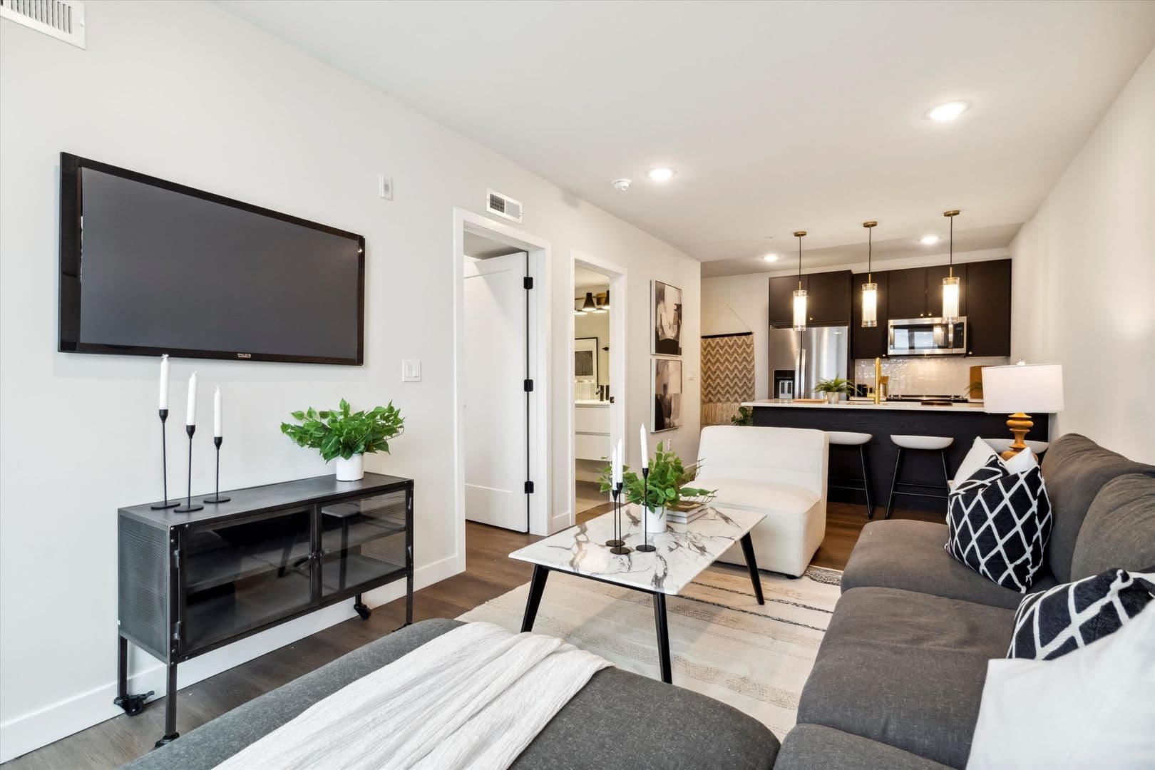 Philadelphia Apartment: 1102 Germantown Avenue