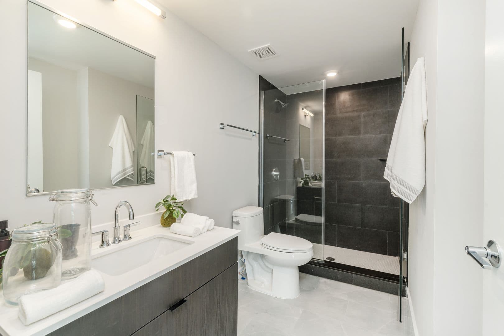 Philadelphia Apartment: 3449 Scotts Ln
