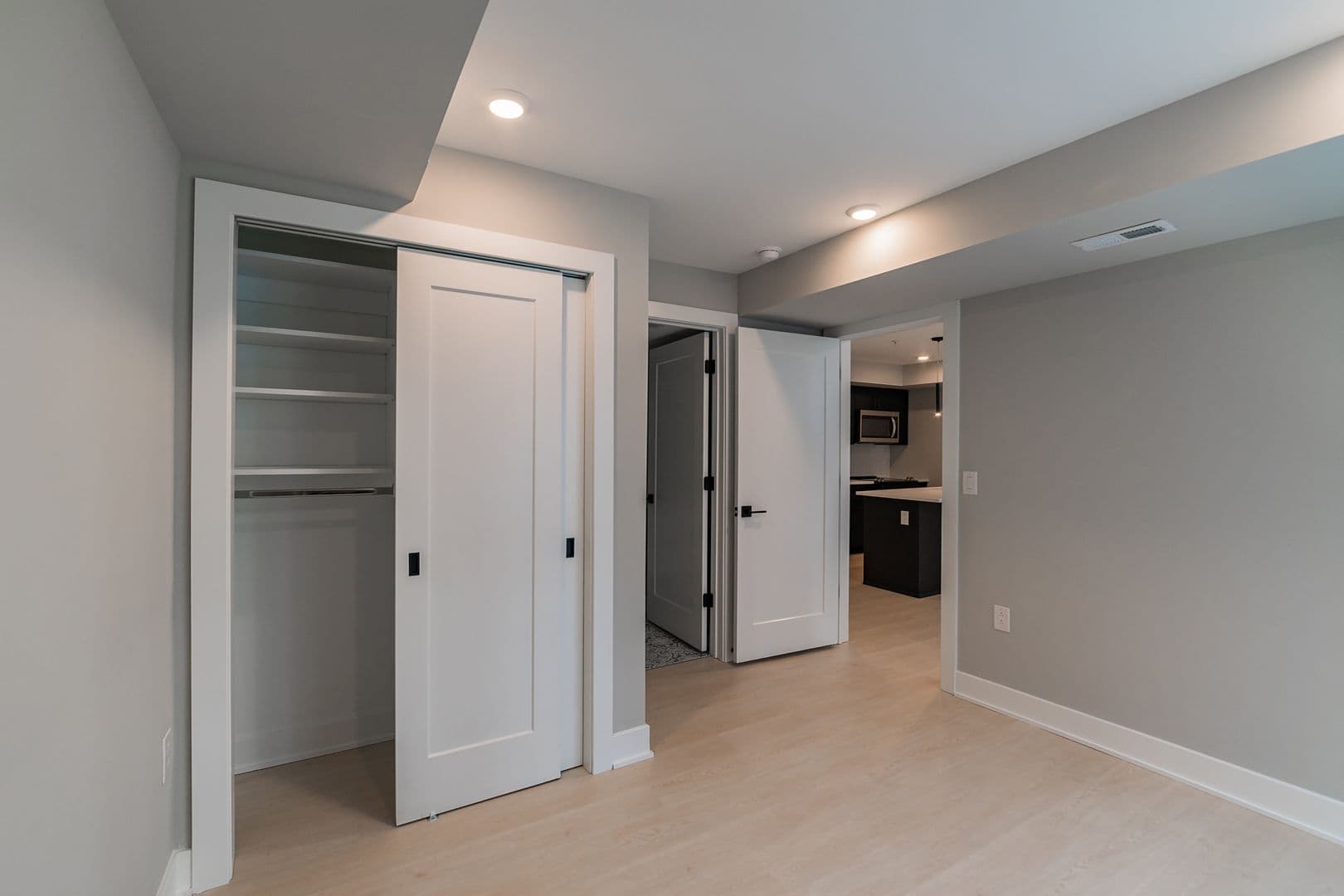 Philadelphia Apartment: 6604 Ridge Ave