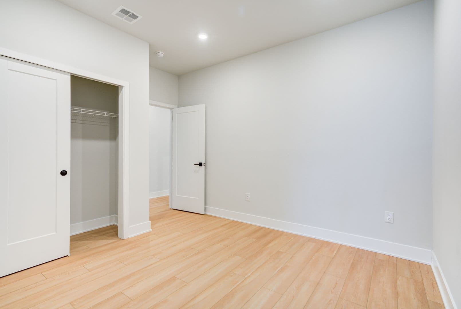Philadelphia Apartment: 6910 Ridge Avenue