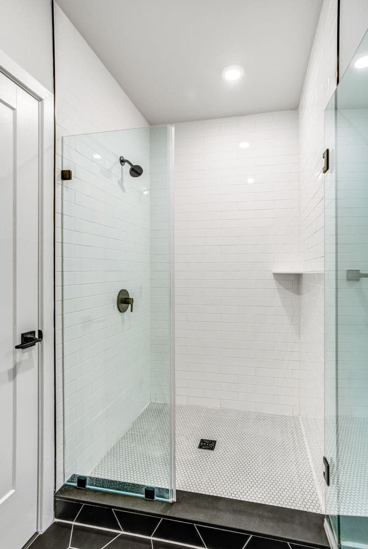 Philadelphia Apartment: 6910 Ridge Avenue