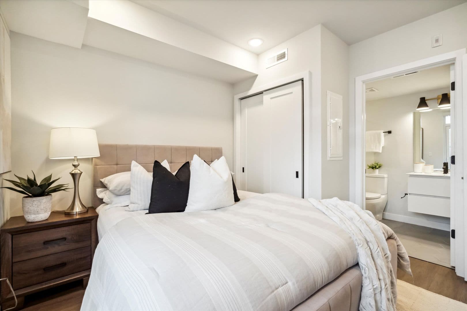 Philadelphia Apartment: 1102 Germantown Avenue