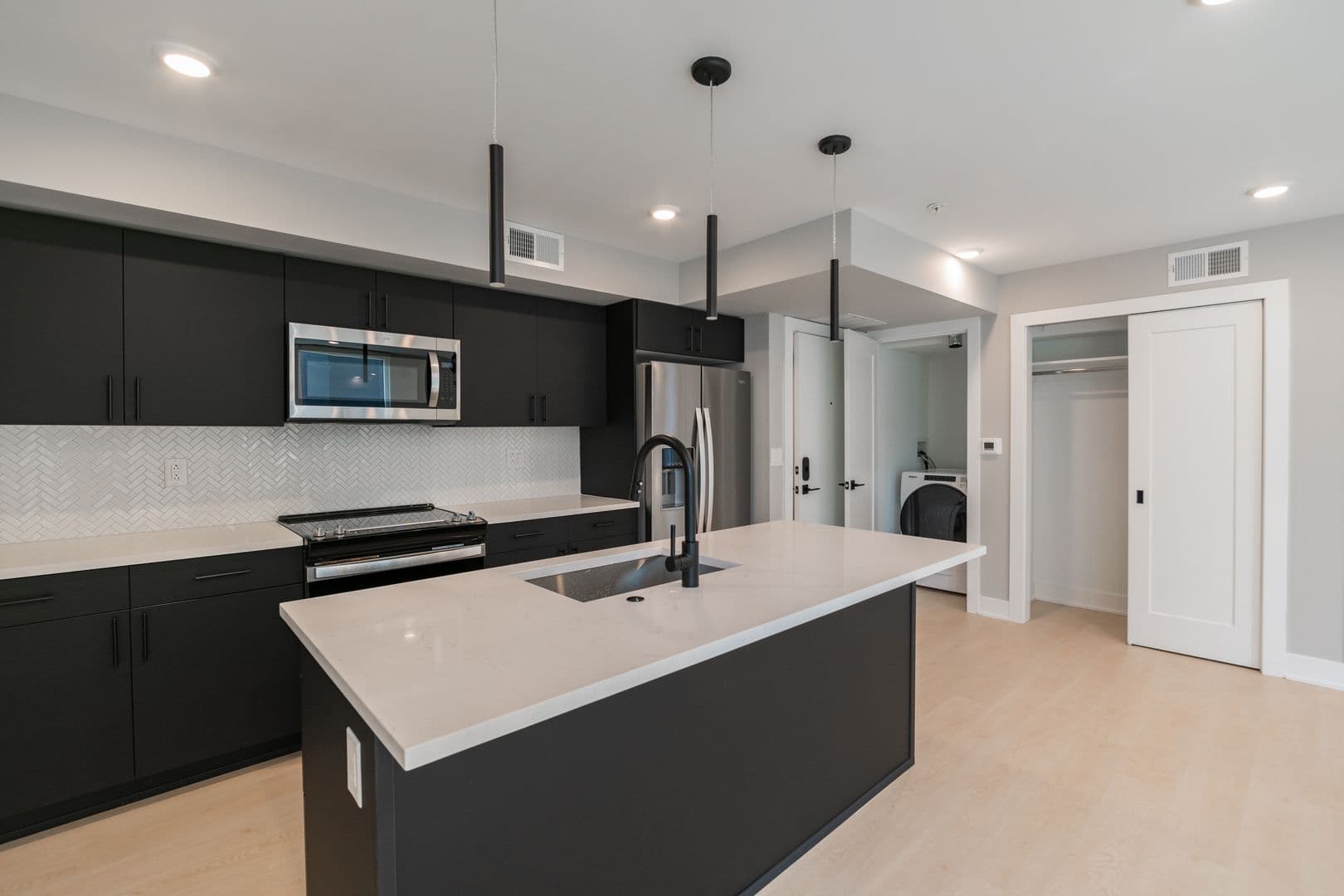 Philadelphia Apartment: 6604 Ridge Ave