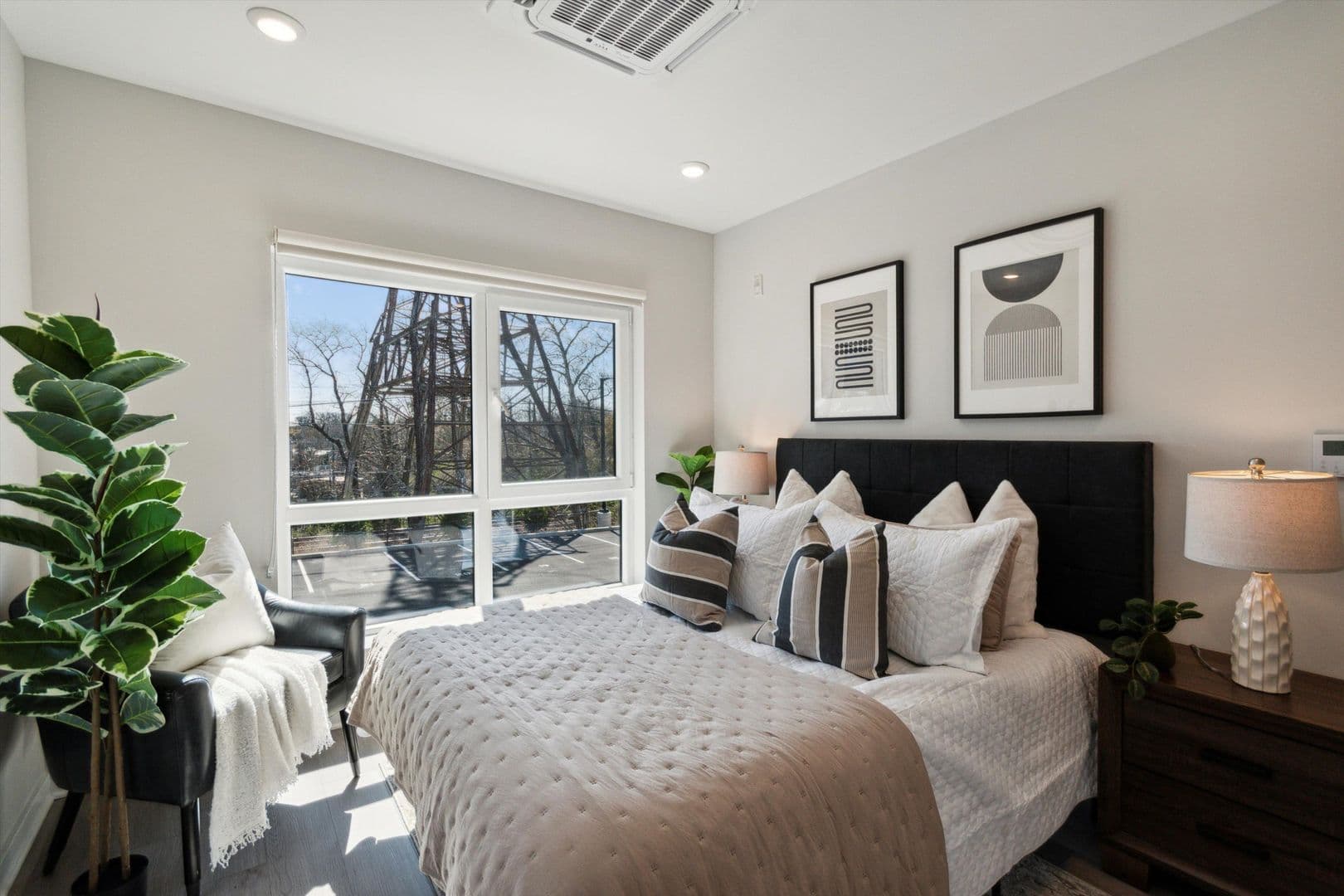 Philadelphia Apartment: 3449 Scotts Ln