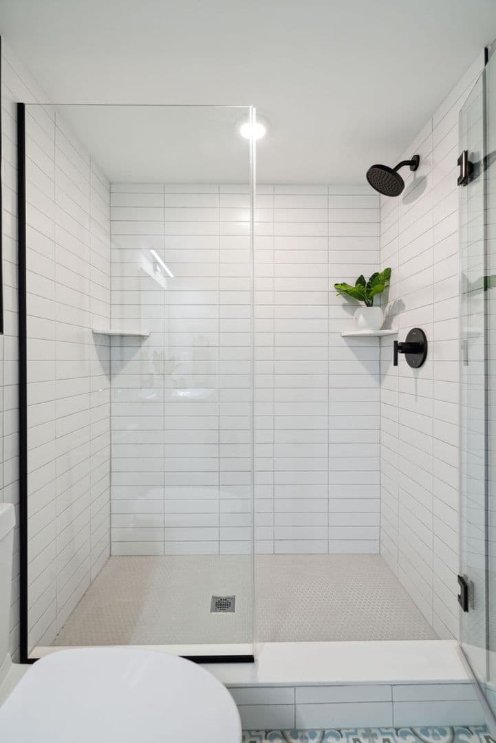 Philadelphia Apartment: 6604 Ridge Ave