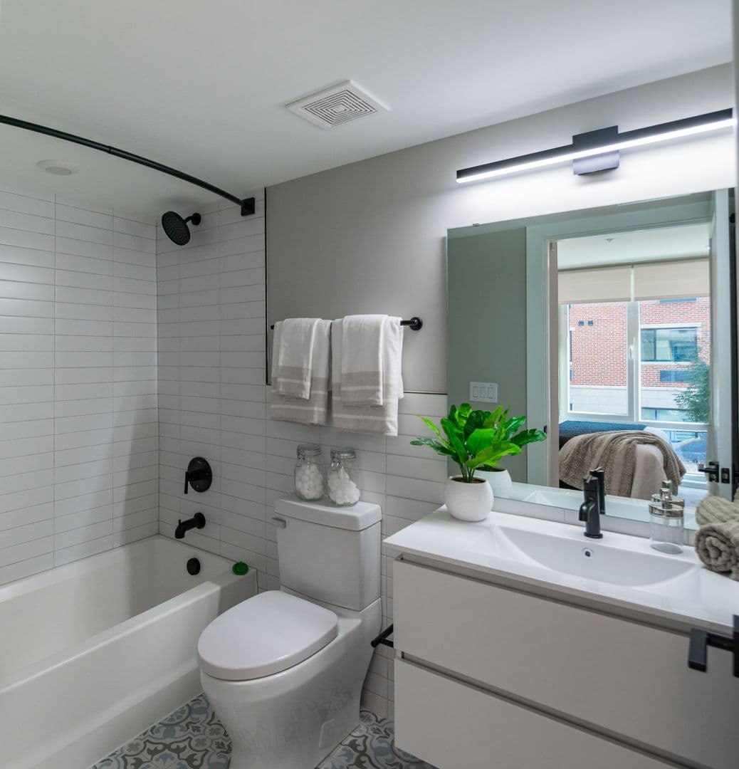 Philadelphia Apartment: 6604 Ridge Ave