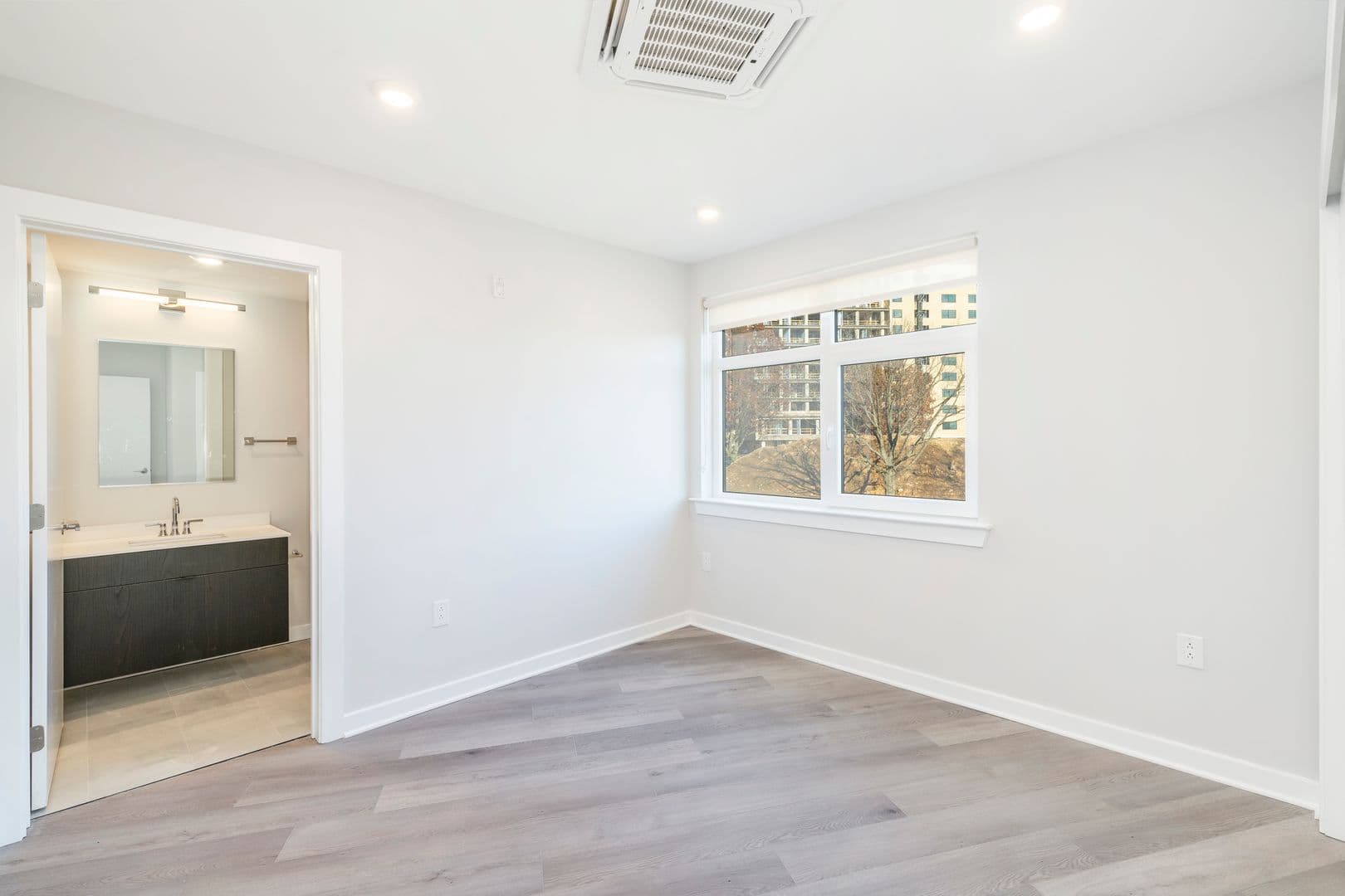 Philadelphia Apartment: 3449 Scotts Ln