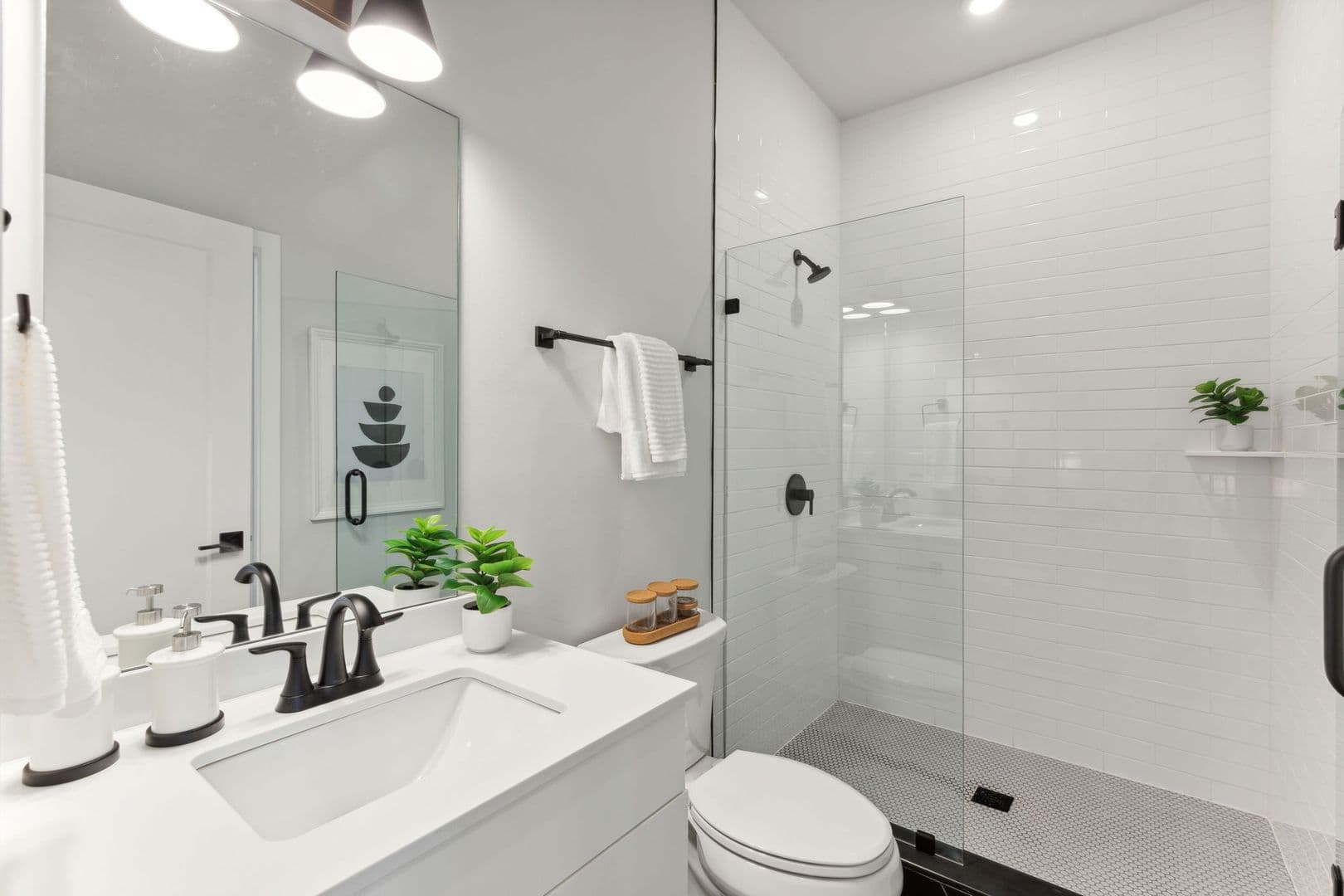 Philadelphia Apartment: 6910 Ridge Avenue