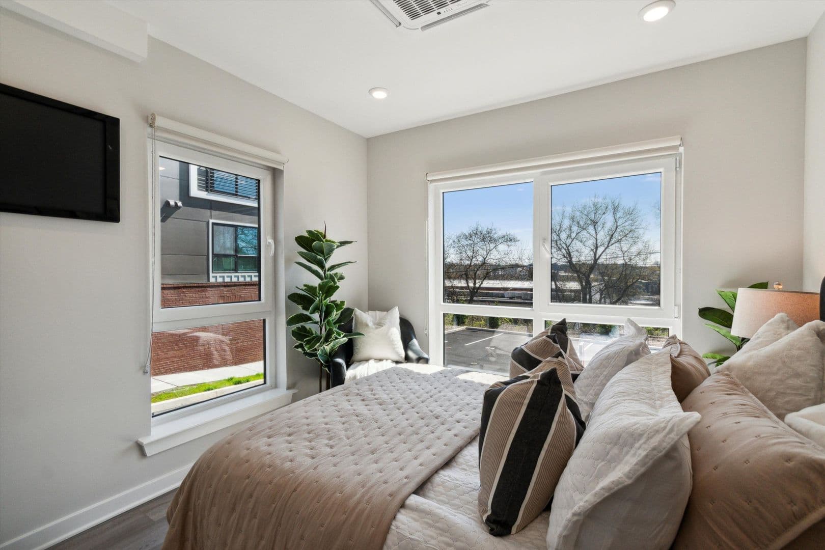 Philadelphia Apartment: 3449 Scotts Ln