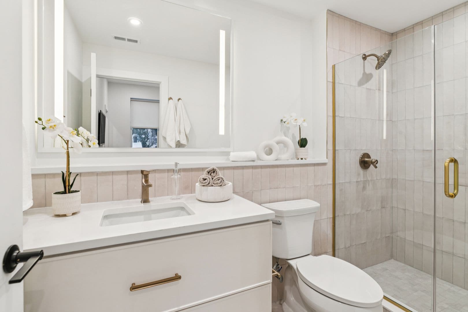 Philadelphia Apartment: 20-30 W Allens Ln
