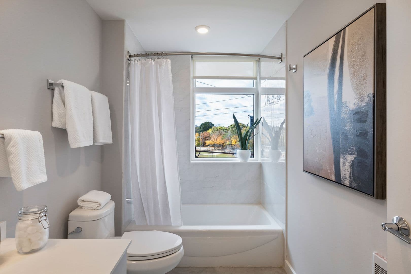 Philadelphia Apartment: 3449 Scotts Ln
