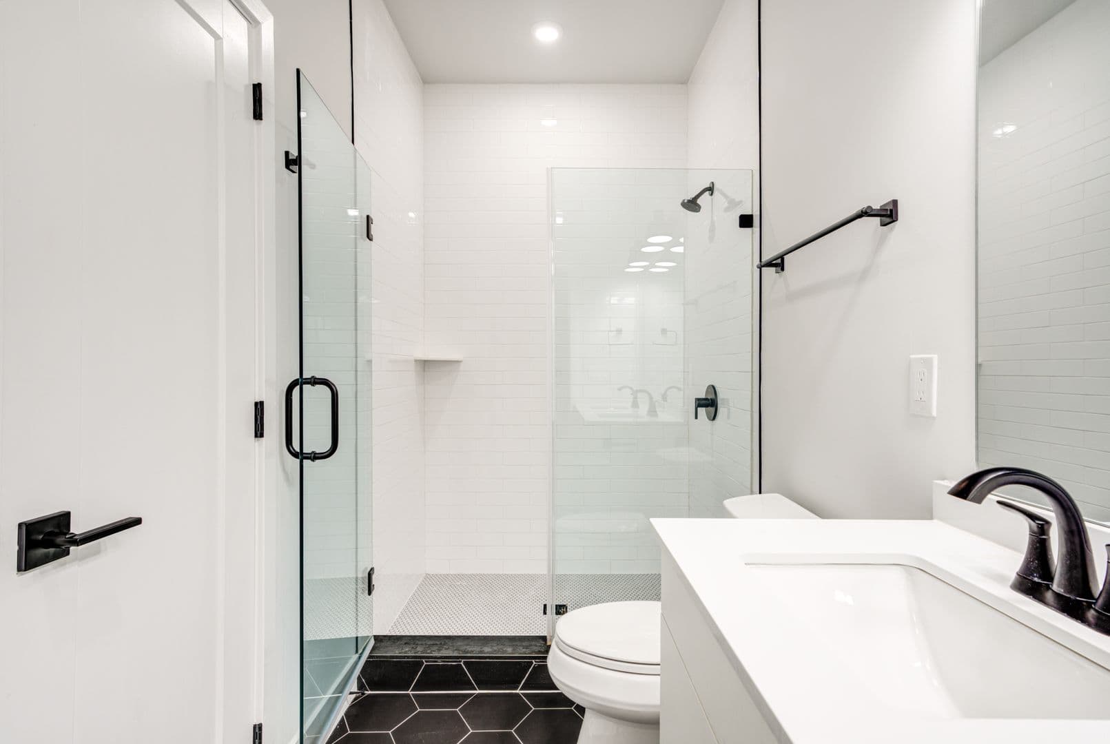 Philadelphia Apartment: 6910 Ridge Avenue