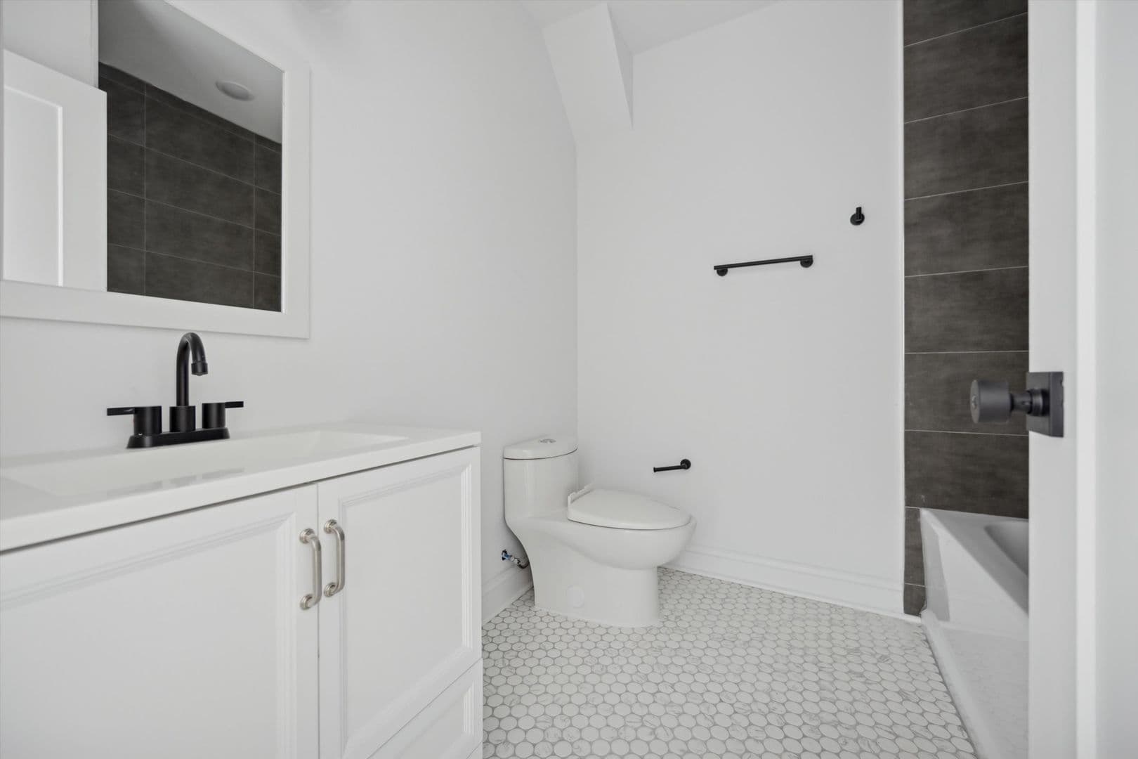 Philadelphia Apartment: 1614 Ridge Ave