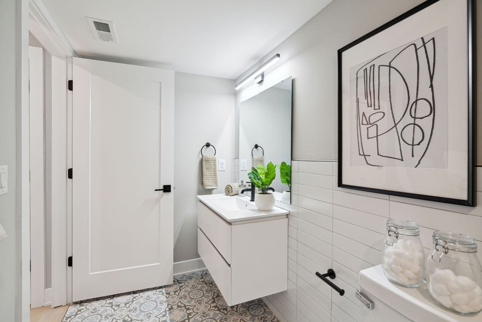 Philadelphia Apartment: 6604 Ridge Ave