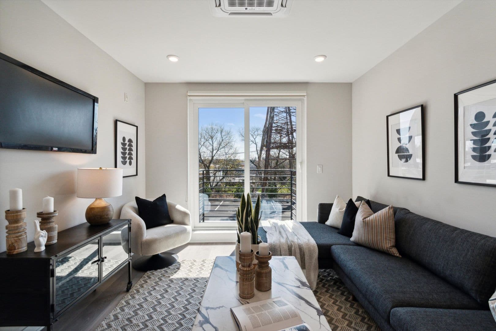 Philadelphia Apartment: 3449 Scotts Ln