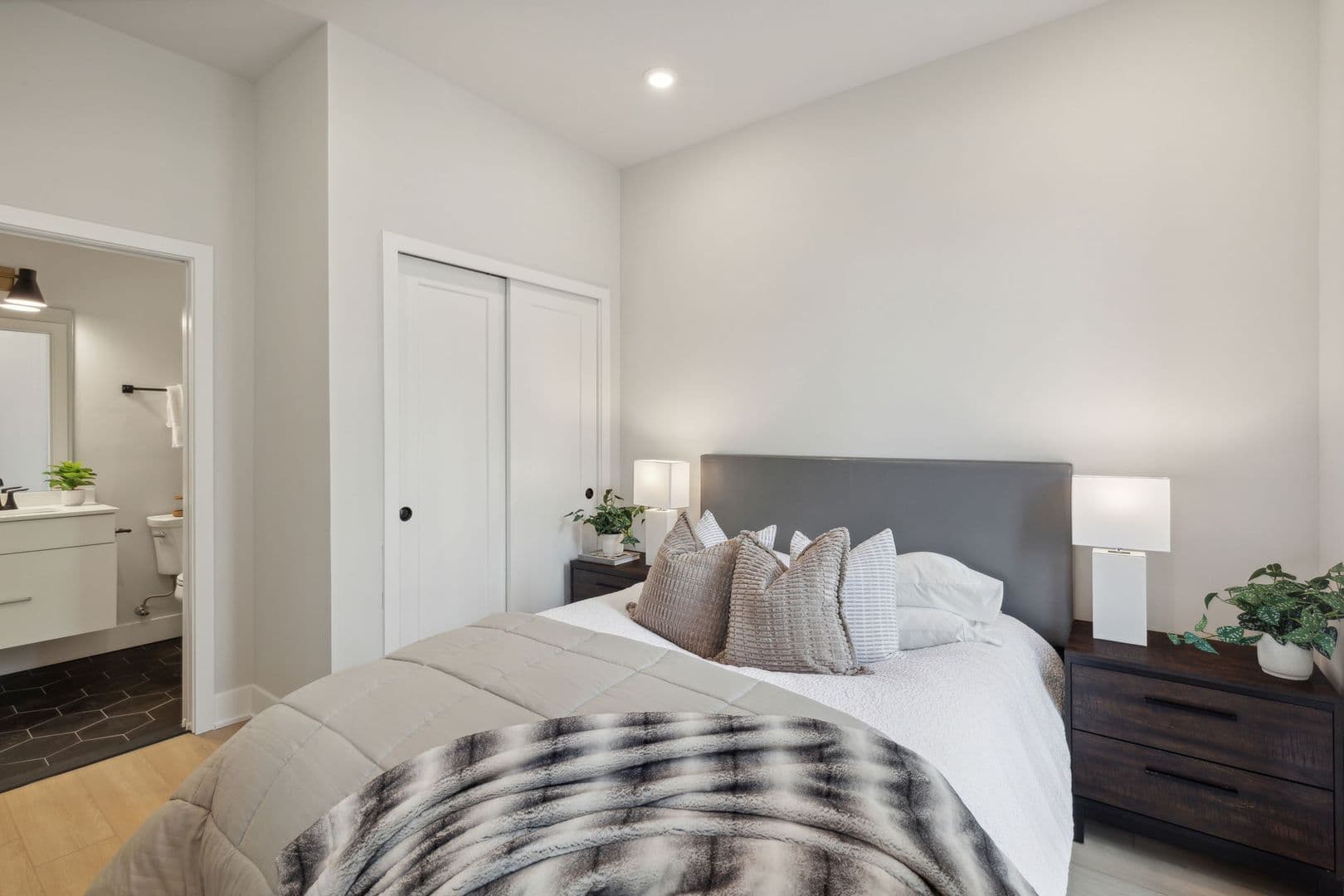 Philadelphia Apartment: 6910 Ridge Avenue