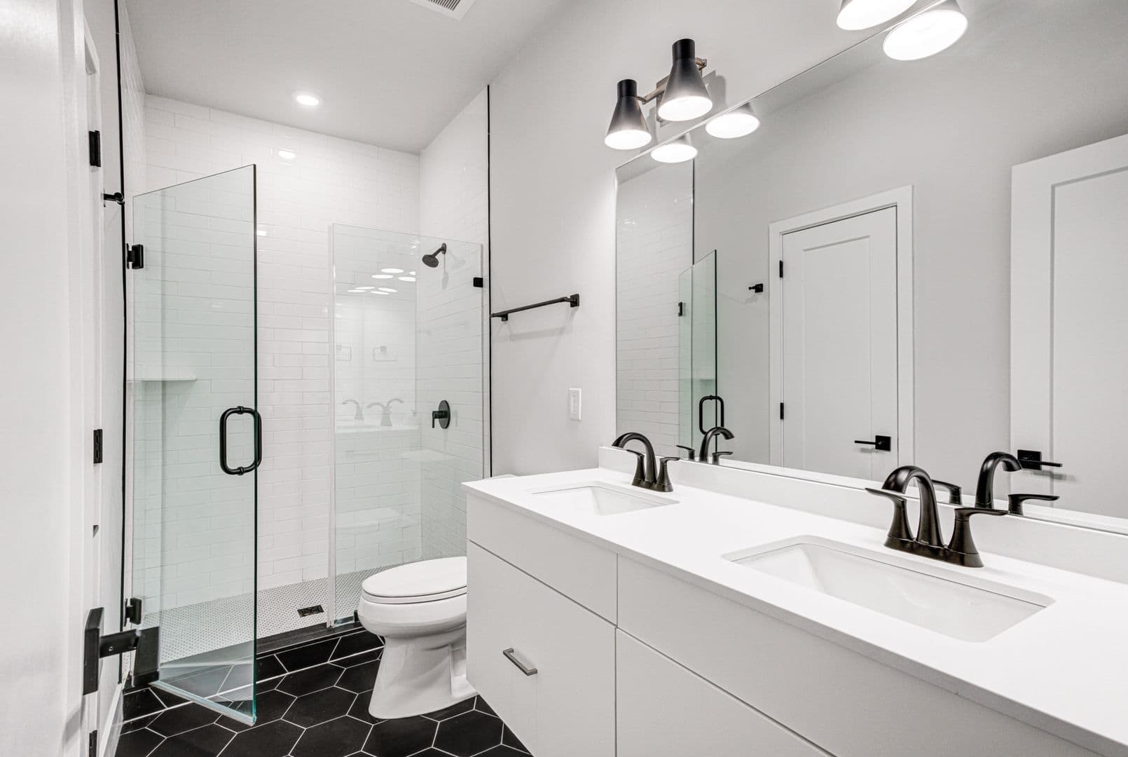 Philadelphia Apartment: 6910 Ridge Avenue