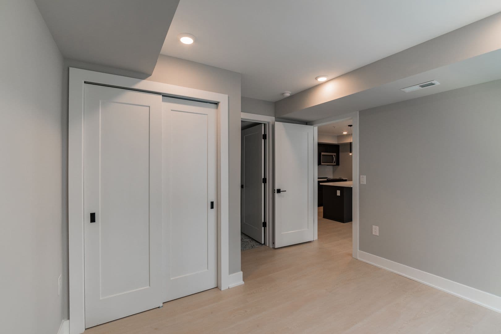 Philadelphia Apartment: 6604 Ridge Ave