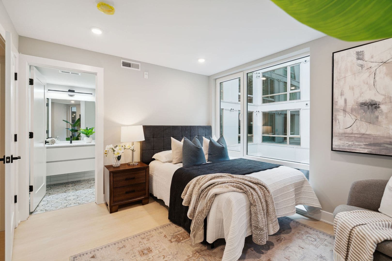 Philadelphia Apartment: 6604 Ridge Ave