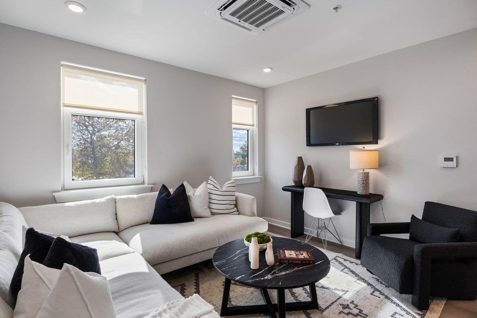 Philadelphia Apartment: 3449 Scotts Ln