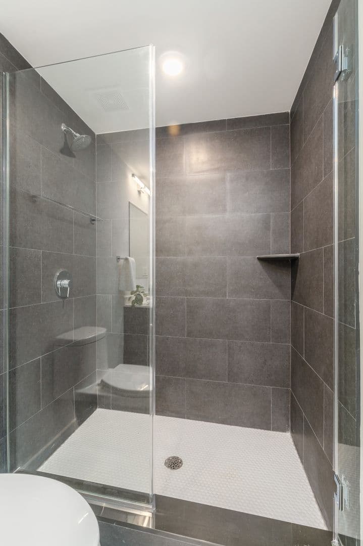 Philadelphia Apartment: 3449 Scotts Ln