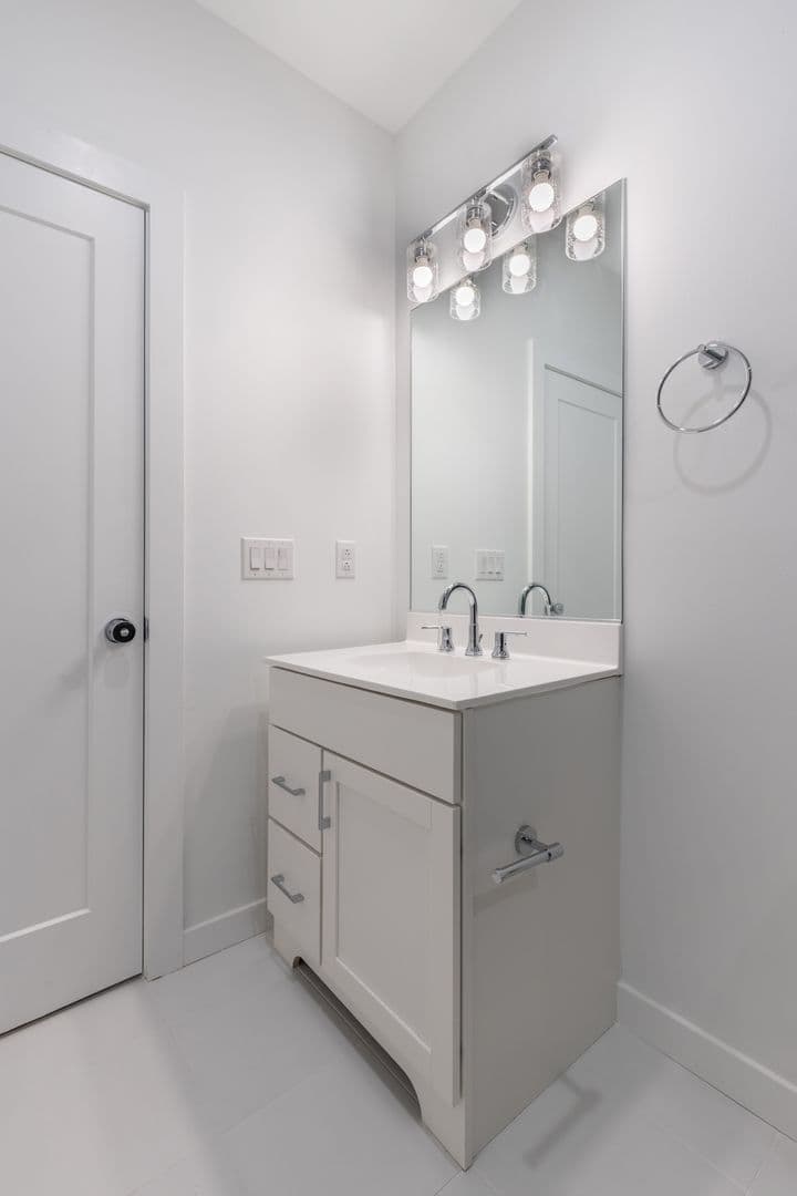 Philadelphia Apartment: 710 N 16th St