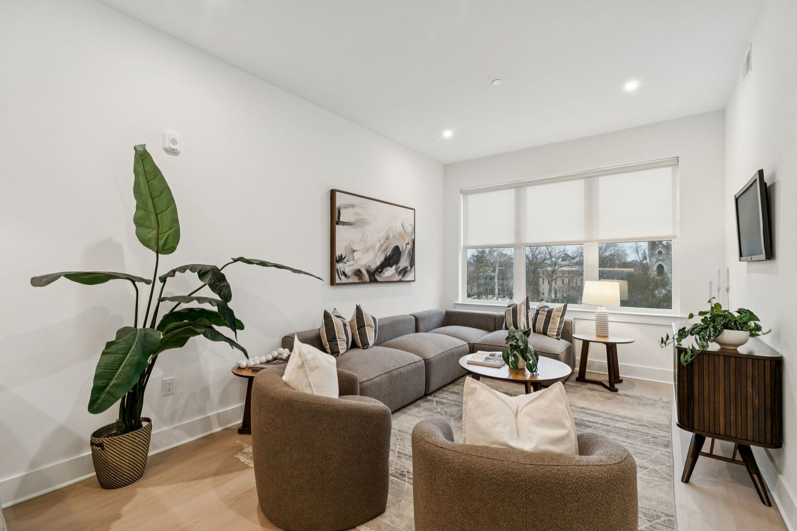 Philadelphia Apartment: 20-30 W Allens Ln