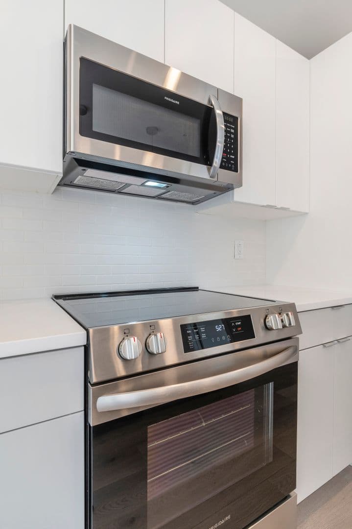 Philadelphia Apartment: 3449 Scotts Ln