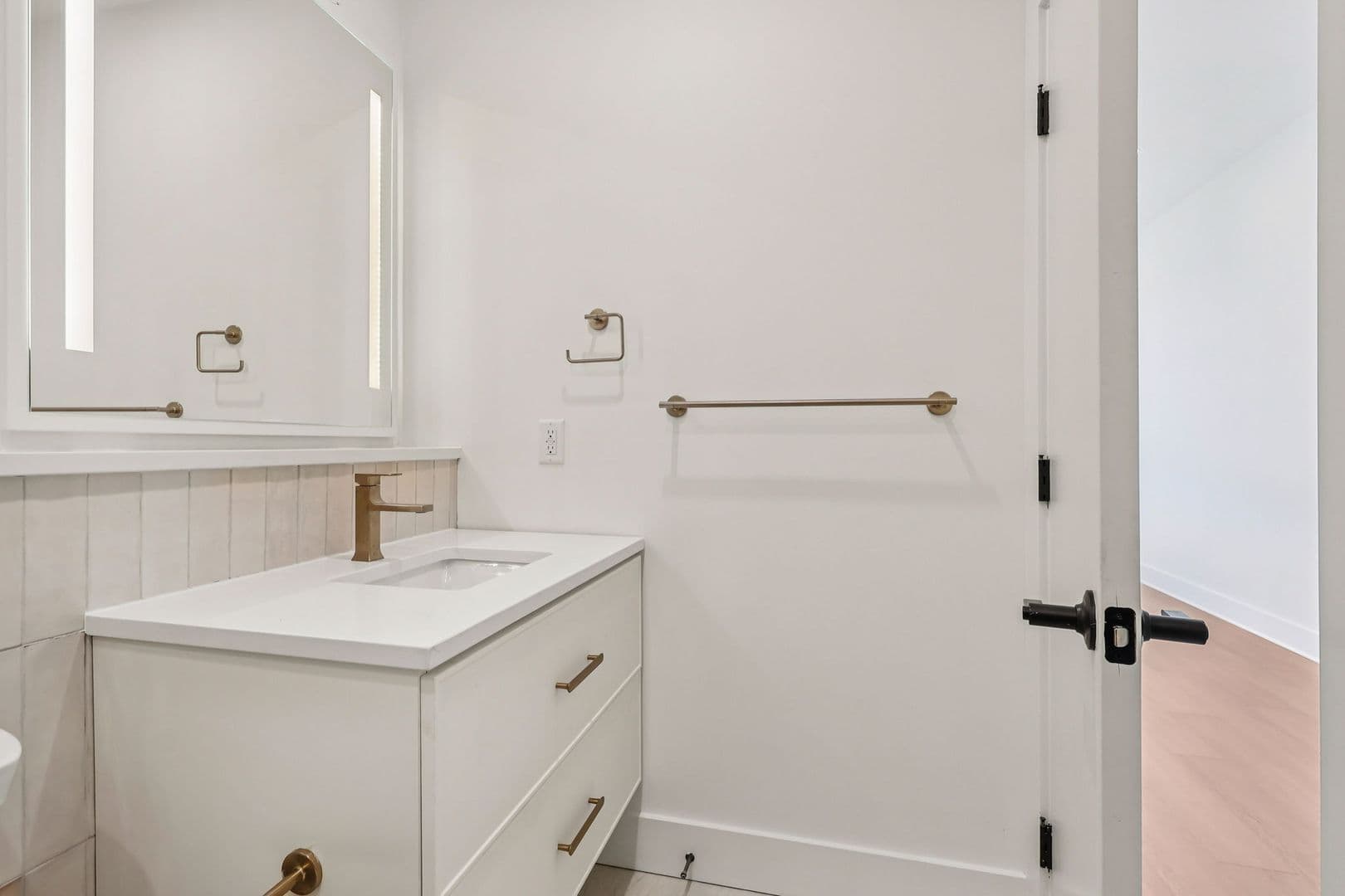 Philadelphia Apartment: 20-30 W Allens Ln