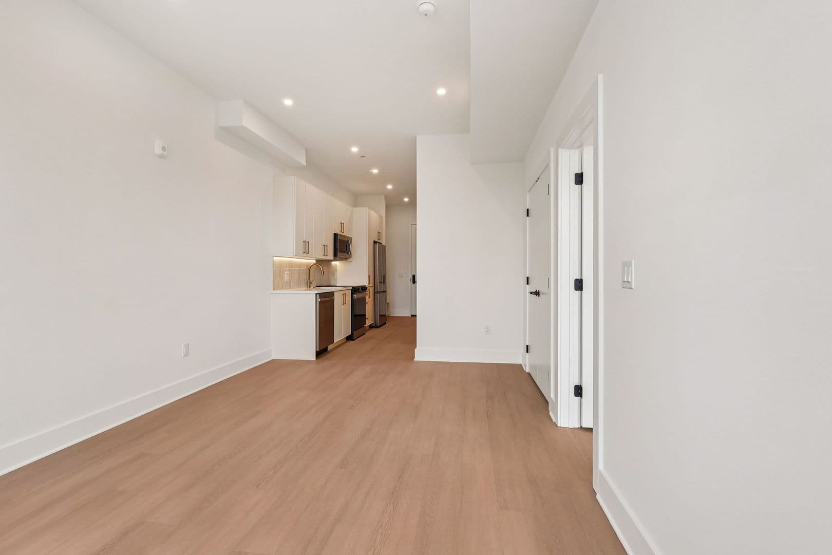 Philadelphia Apartment: 20-30 W Allens Ln