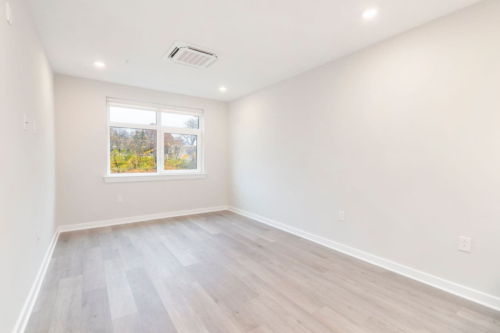 Philadelphia Apartment: 3449 Scotts Ln