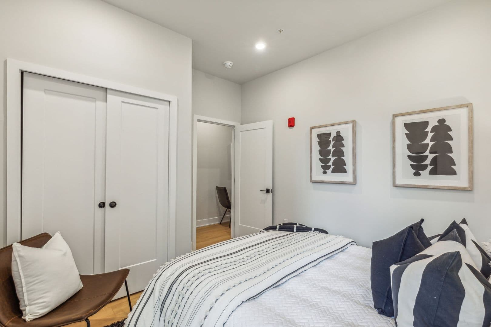 Philadelphia Apartment: 6910 Ridge Avenue