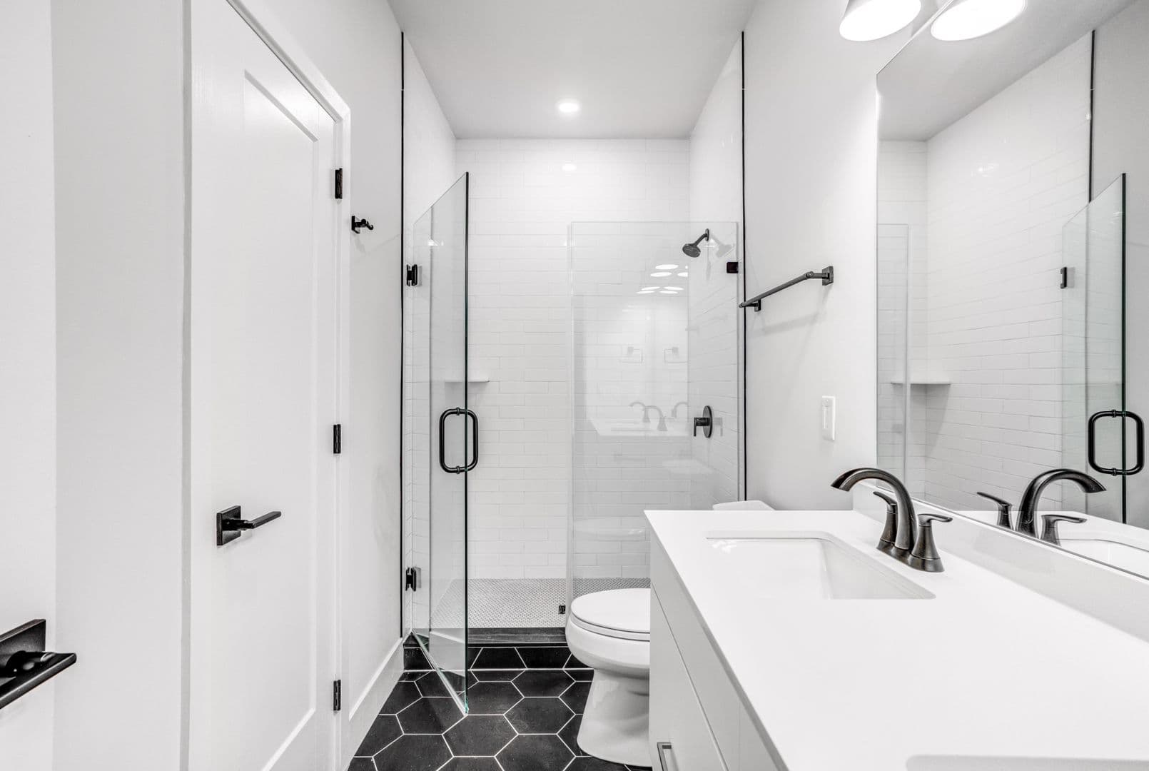 Philadelphia Apartment: 6910 Ridge Avenue