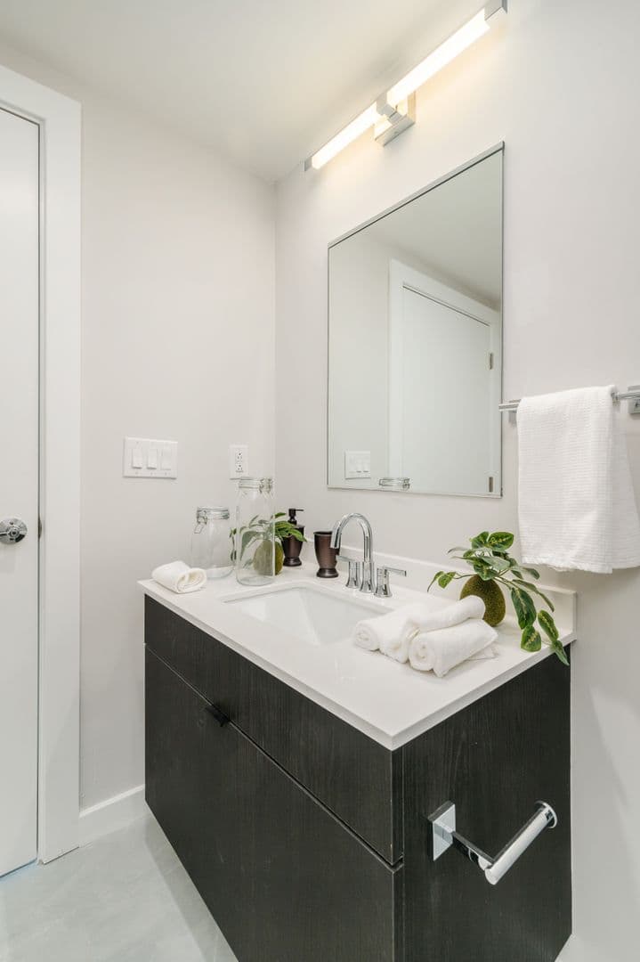 Philadelphia Apartment: 3449 Scotts Ln