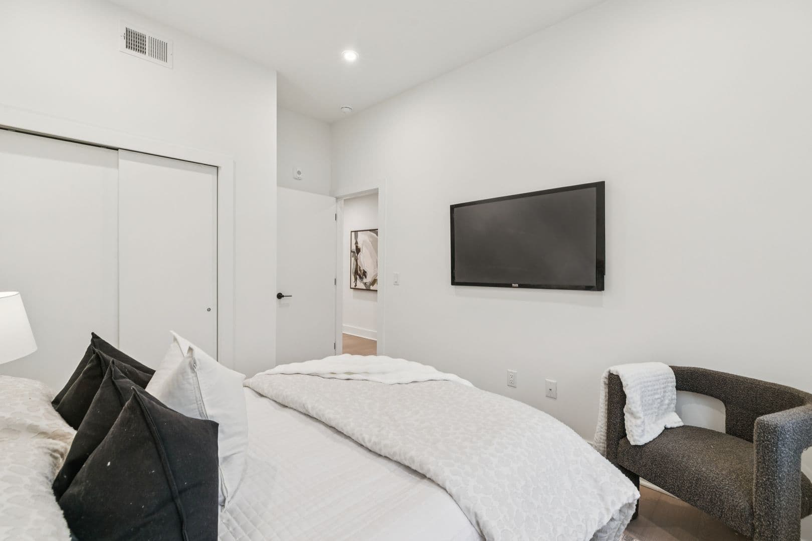 Philadelphia Apartment: 20-30 W Allens Ln
