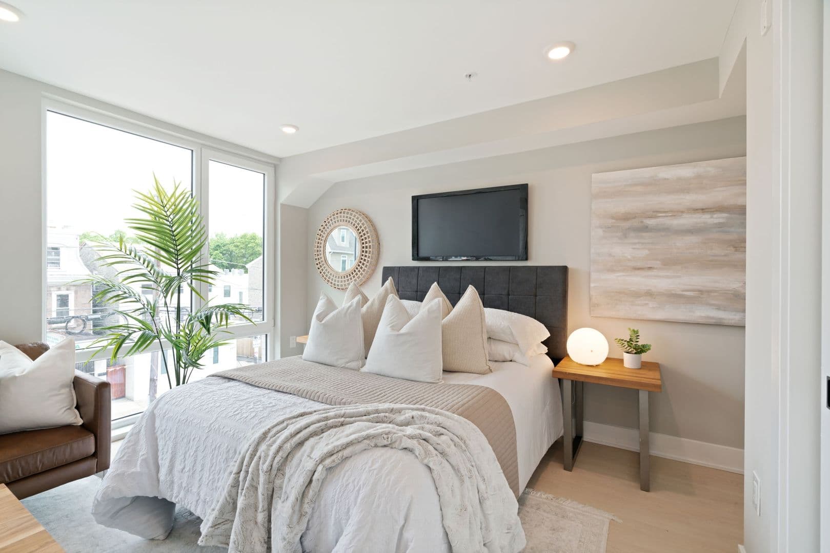 Philadelphia Apartment: 6604 Ridge Ave