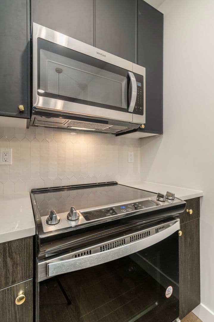 Philadelphia Apartment: 1102 Germantown Avenue