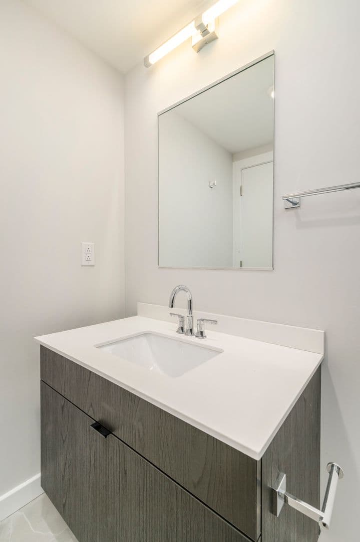 Philadelphia Apartment: 3449 Scotts Ln