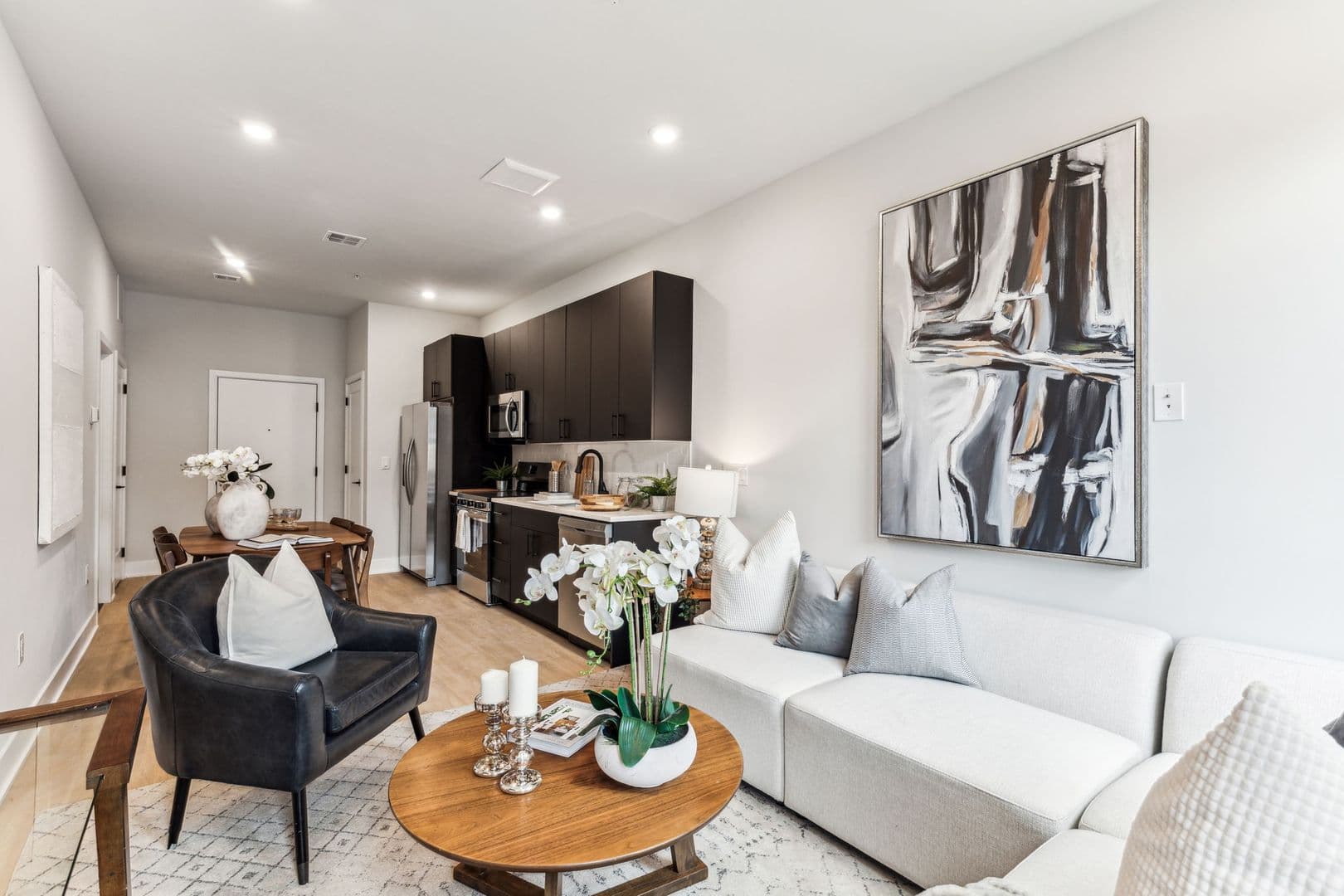 Philadelphia Apartment: 6910 Ridge Avenue