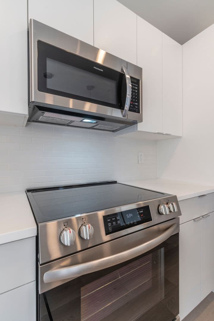 Philadelphia Apartment: 3449 Scotts Ln