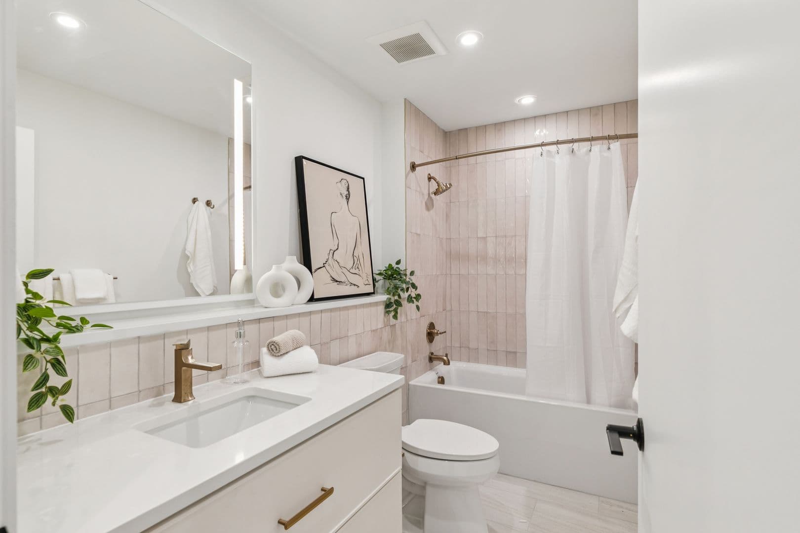 Philadelphia Apartment: 20-30 W Allens Ln