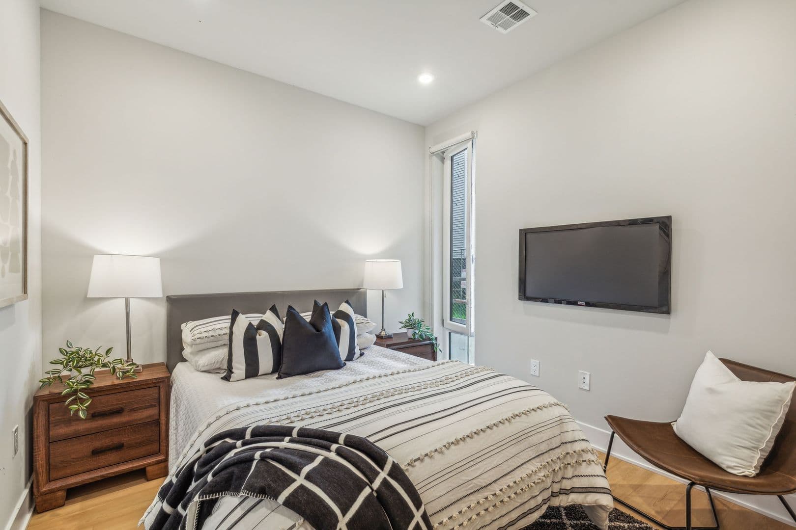 Philadelphia Apartment: 6910 Ridge Avenue