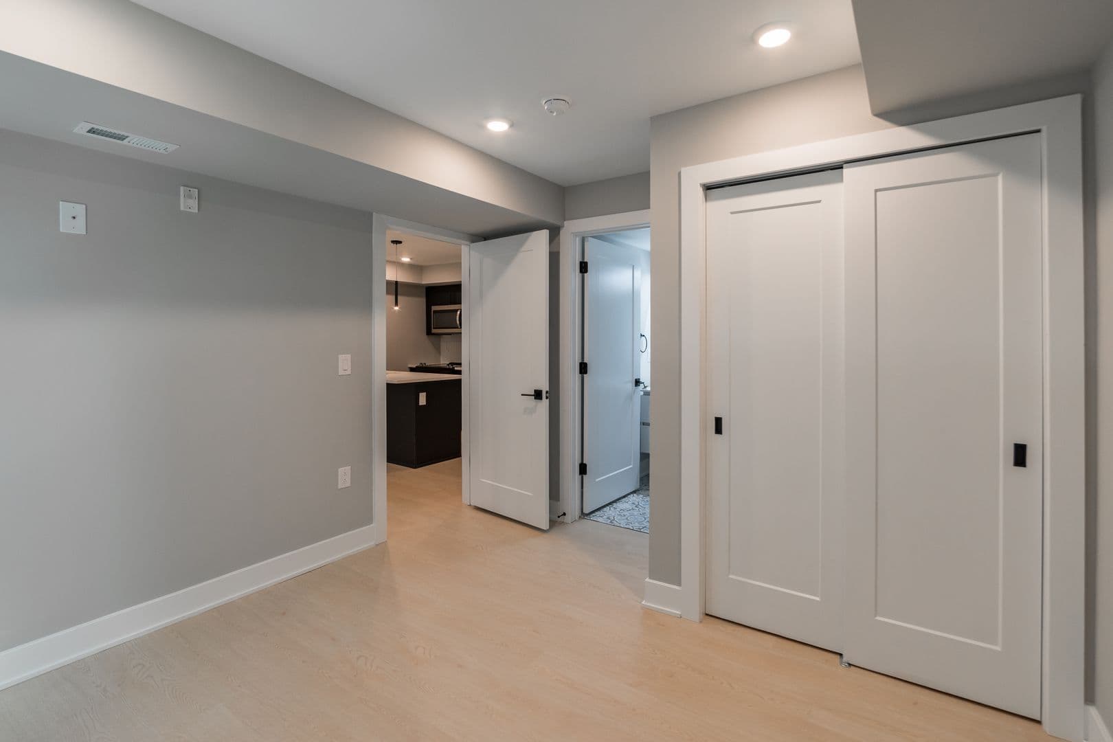 Philadelphia Apartment: 6604 Ridge Ave