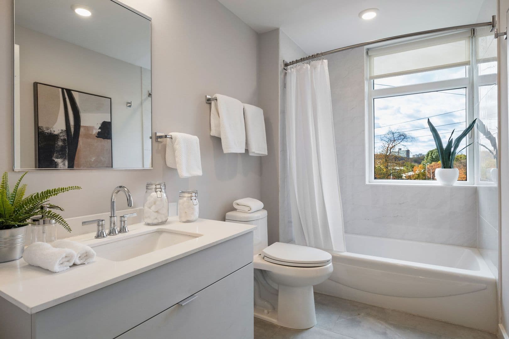 Philadelphia Apartment: 3449 Scotts Ln